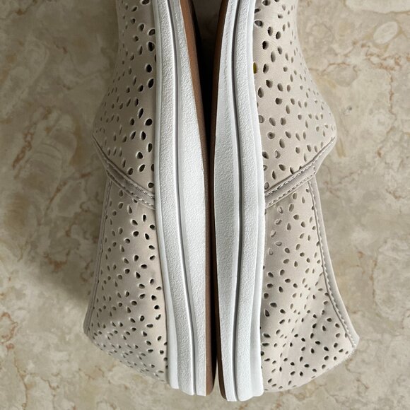 Clarks Cloudsteppers Breeze Emily Sz 8 Light Taupe Slip On Casual Sneakers - Picture 6 of 12